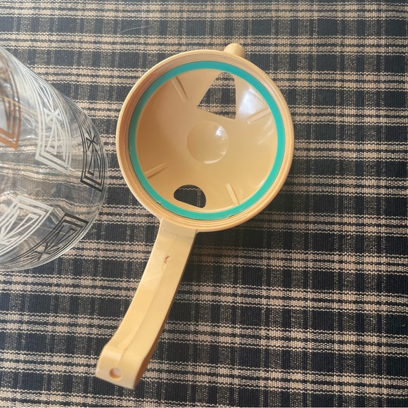 Vintage Glass Pitcher Juice Carafe with Lid Seal Mid Century Modern GUC #583 - Picture 7 of 8